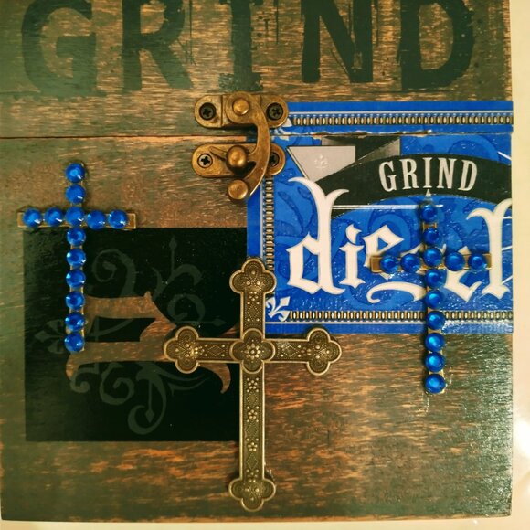 Suenos de Saundra Upcycled, Rare Diesel Grind Cigar Box Purse - Picture 7 of 15